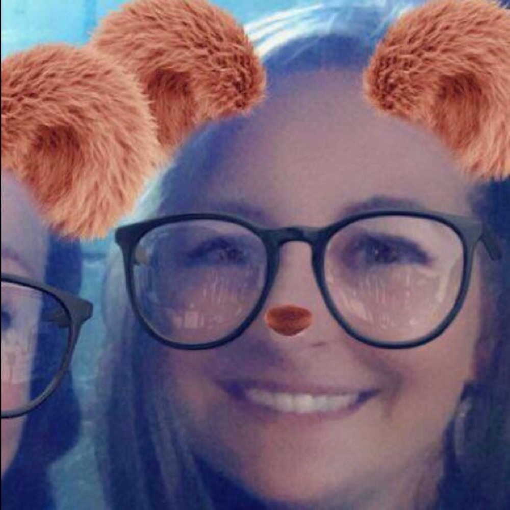 Meet your Posher, Caitlin